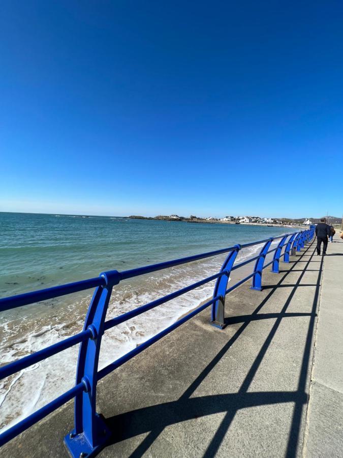 Coastal Retreat 150M From Beach Perfect For Families And Dogs Трирддур Экстерьер фото